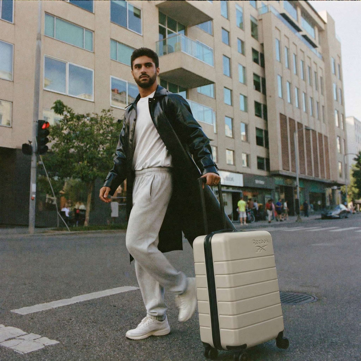 Captain 2 Piece Luggage Set - Image 2